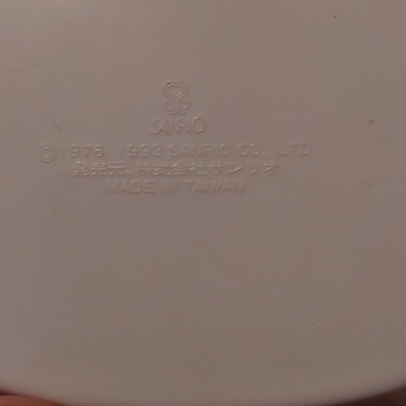 Vintage 1976 1993 Sanrio hello kitty mirror and comb compact - Picture 5 of 5